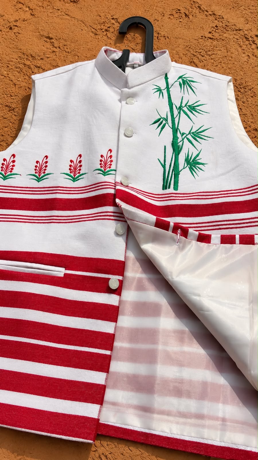White & Red Handloom Paṭṭa Bandi | Bamboo Embroidery | Jharkhand Handloom Waistcoat